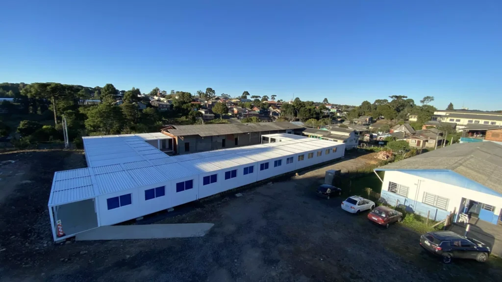 de casas conteiner a escola modular