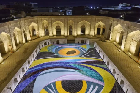 Obra na Bienal inaugural de Bukhara