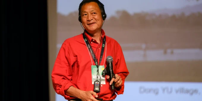 Kongjian Yu, arquiteto, urbanista e professor Kongjian Yu fez uma vida, espalhando pelo mundo o conceito de "cidades-esponja”