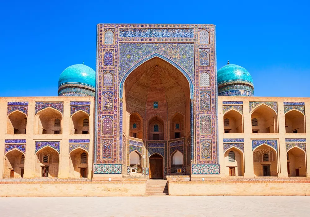 Madrasah Mir Arab faz parte do complexo religioso islâmico Poi Kalon em Bukhara, Uzbequistão