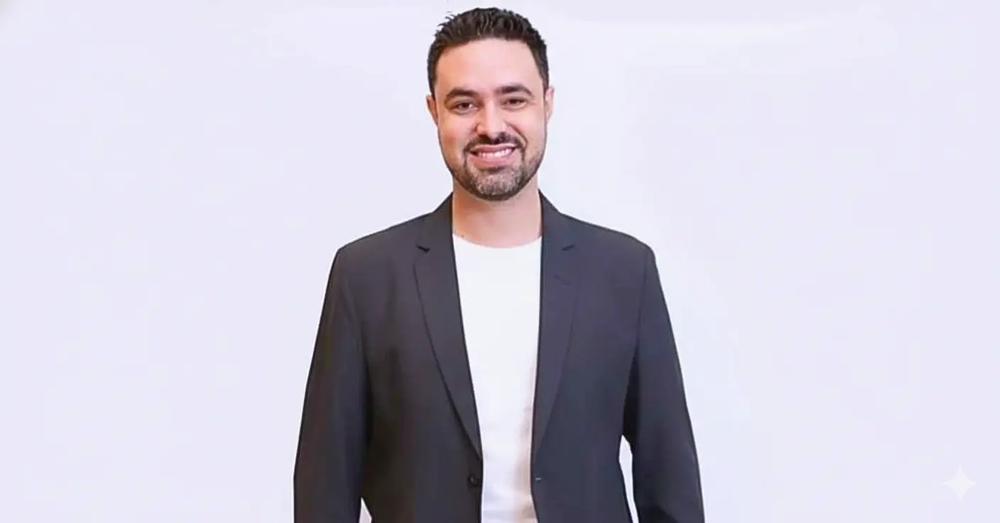 Fotografia do arquiteto e professor Johnny Vieira de Souza. Ele fala sobre rotatórias no Brasil durante a entrevista concedida ao Habitability.