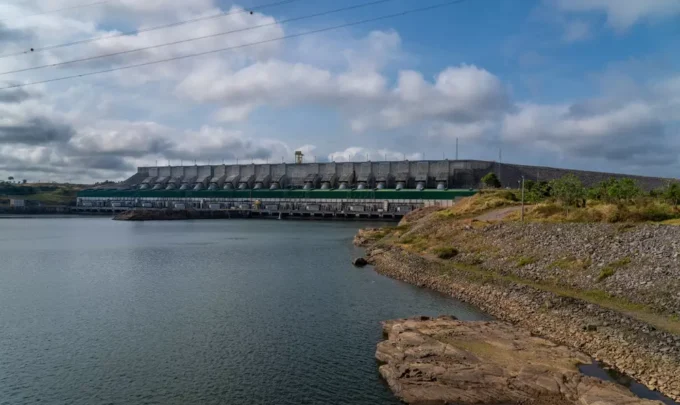 Hidrelétrica Belo Monte, uma usina de energia hidrelétrica em operação no Brasil, que reforça a segurança hídrica ao fornecer energia renovável e sustentável.