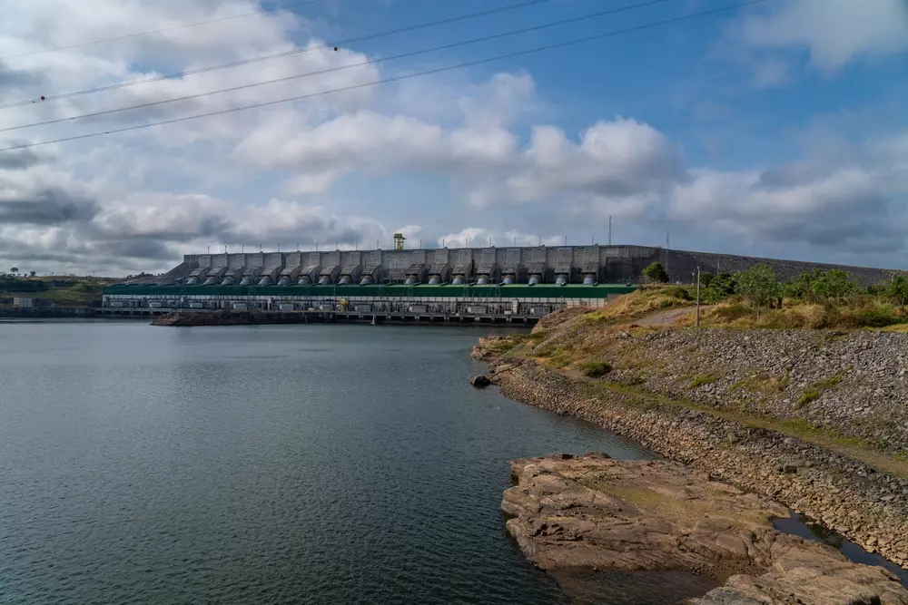 Hidrelétrica Belo Monte, uma usina de energia hidrelétrica em operação no Brasil, que reforça a segurança hídrica ao fornecer energia renovável e sustentável.