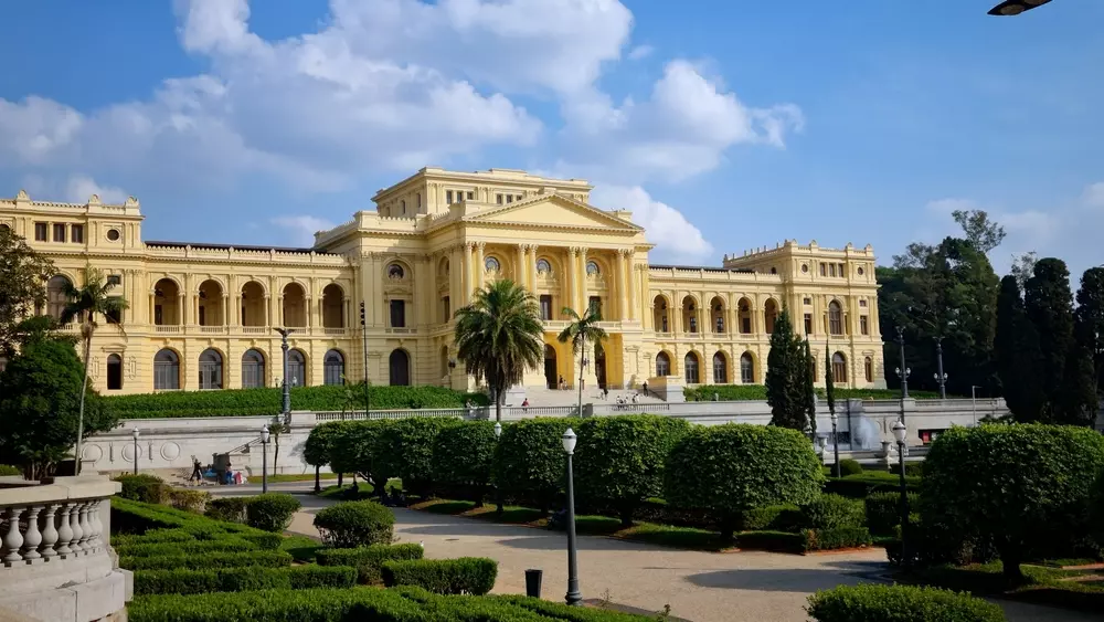 Museu do Ipiranga em São Paulo, exemplificando o reuso de edificações históricas na valorização do patrimônio cultural e sustentável.