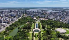 parque urbano em porto alegre, demonstrando práticas de novo urbanismo com espaços verdes integrados à área urbana