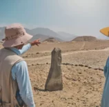 Guia de turismo e turista em Penico no Peru visitando locais arqueológicos