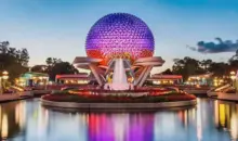 Imagem do Epcot Park no Walt Disney World, uma representação futurista de uma cidade do futuro com estruturas inovadoras e iluminação vibrante ao entardecer.