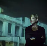 Na foto Giselle Beiguelman, artista e professora titular da FAU-USP, que analisa em entrevista como nomenclaturas botânicas carregam memórias de colonialismo, hierarquias e preconceitos.