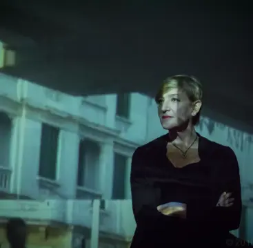 Na foto Giselle Beiguelman, artista e professora titular da FAU-USP, que analisa em entrevista como nomenclaturas botânicas carregam memórias de colonialismo, hierarquias e preconceitos.