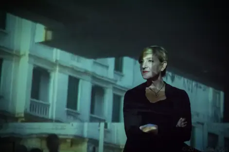 Na foto Giselle Beiguelman, artista e professora titular da FAU-USP, que analisa em entrevista como nomenclaturas botânicas carregam memórias de colonialismo, hierarquias e preconceitos.