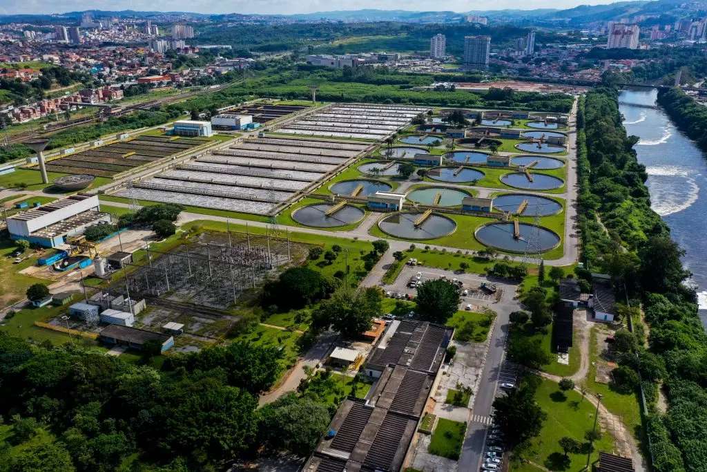 Vista aérea da Estação de Tratamento de Esgoto Barueri 