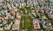 Vista aérea da Praça da Liberdade ilustrando matéria sobre uso do solo e o redesenho da vida urbana