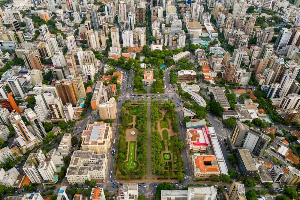 Vista aérea da Praça da Liberdade ilustrando matéria sobre uso do solo e o redesenho da vida urbana